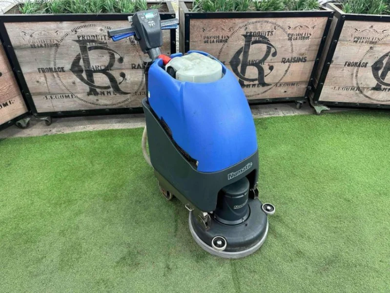 Gavel Auctioneers Ltd - Ex-Hire Fleet of Sweepers & Scrubber Dryers at Auction - Auction Image 3