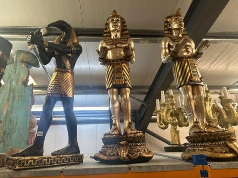 AMS - Extensive Selection of Small Props & Accessories at Auction - Auction Image 6