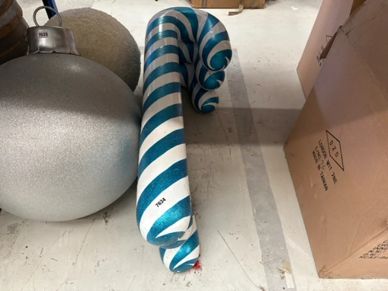 AMS - Selection of Christmas Trees and Decorations at Auction - Auction Image 8