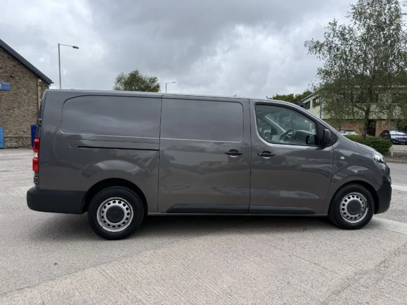 Gavel Auctioneers Ltd - 2017 Citroen Dispatch 1200 Enterprise Panel Van at Auction - Auction Image 2