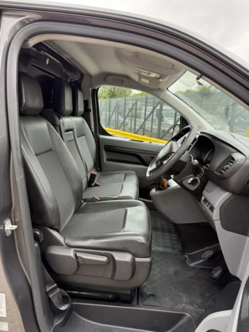 Gavel Auctioneers Ltd - 2017 Citroen Dispatch 1200 Enterprise Panel Van at Auction - Auction Image 4