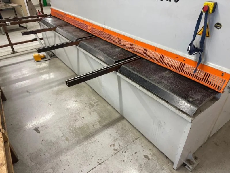 Gavel Auctioneers Ltd - 2011 Ermak HGS-A 4100x6 Guillotine Shear at Auction - Auction Image 7