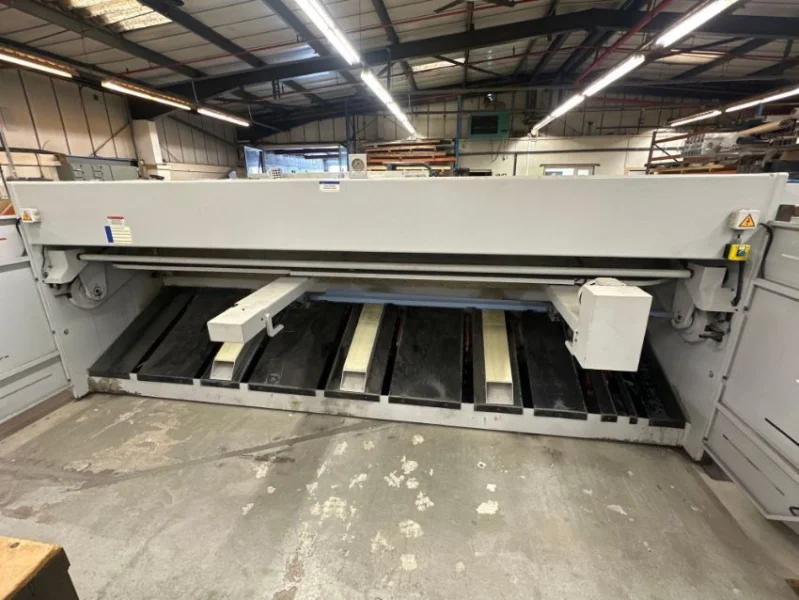 Gavel Auctioneers Ltd - 2011 Ermak HGS-A 4100x6 Guillotine Shear at Auction - Auction Image 4