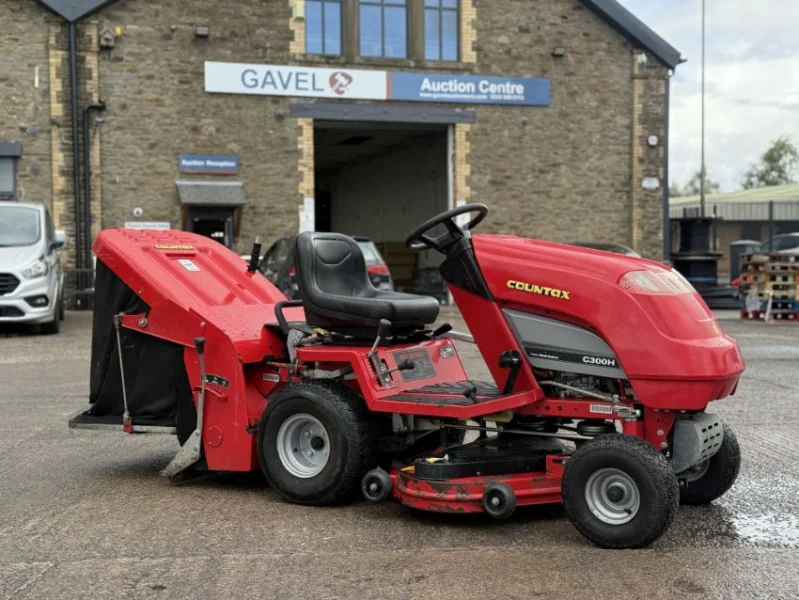 Gavel Auctioneers Ltd - Countax C300H Ride-on Mower at Auction - Auction Image 4