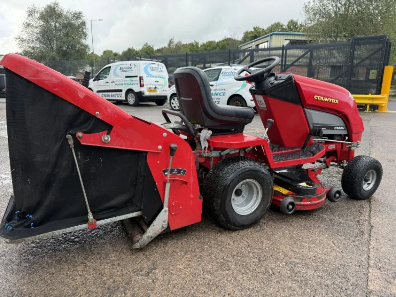 Gavel Auctioneers Ltd - Countax C300H Ride-on Mower at Auction - Auction Image 2