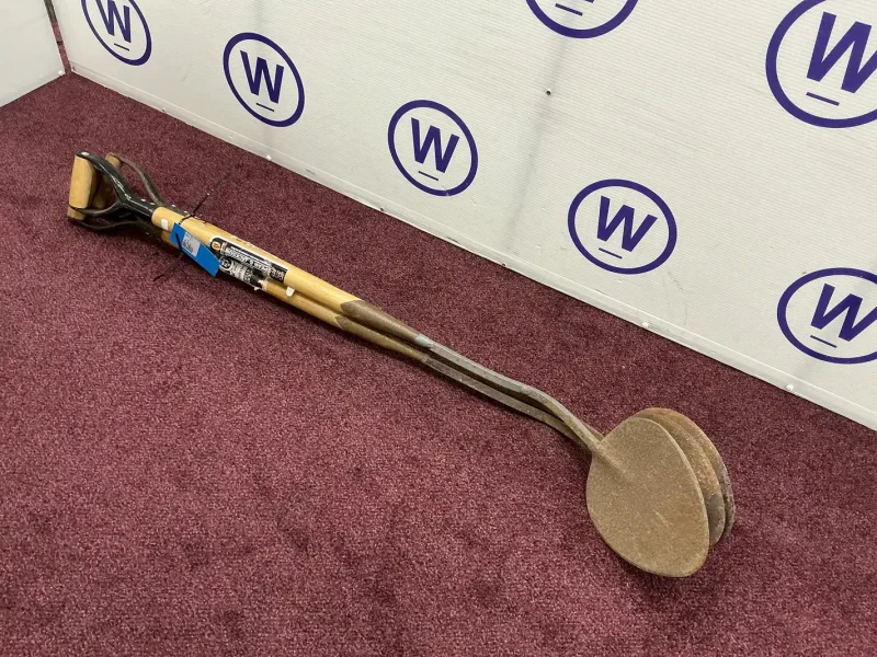 Wilsons Auctions - Glasgow - Complete Contents of a Hardware Shop at Auction - Auction Image 1