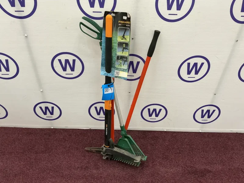 Wilsons Auctions - Glasgow - Complete Contents of a Hardware Shop at Auction - Auction Image 6