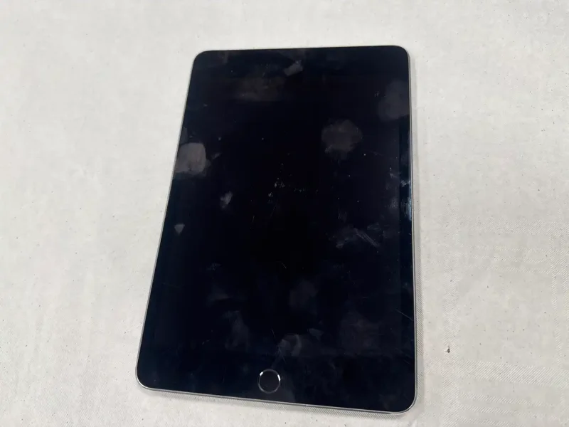 Wilsons Auctions - Newcastle - Unclaimed Mobile Phone, Tablets & Laptops at Auction - Auction Image 2