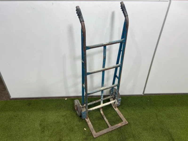 Gavel Auctioneers Ltd - Commercial Paint Spraying Equipment & Paint at Auction - Auction Image 6