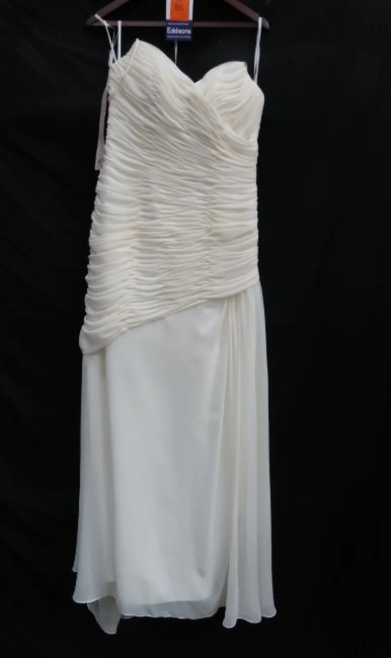 Eddisons - Scunthorpe - Online Auction Remaining Lots of a Luxury Bridalwear from Butterfly Bridal Boutique, Oxfordshire to include Designer Gowns and Wedding Dresses - Auction Image 3