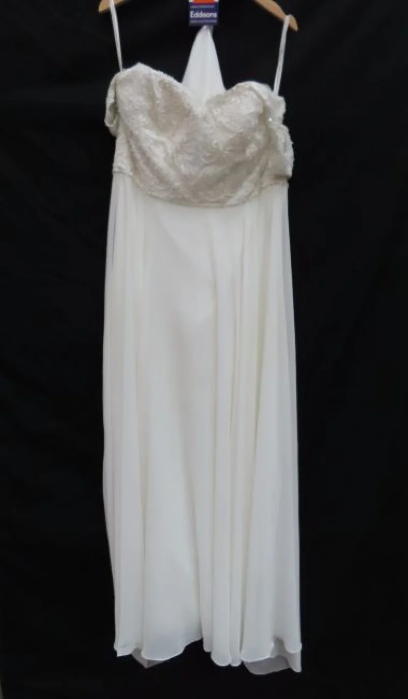 Eddisons - Scunthorpe - Online Auction Remaining Lots of a Luxury Bridalwear from Butterfly Bridal Boutique, Oxfordshire to include Designer Gowns and Wedding Dresses - Auction Image 1