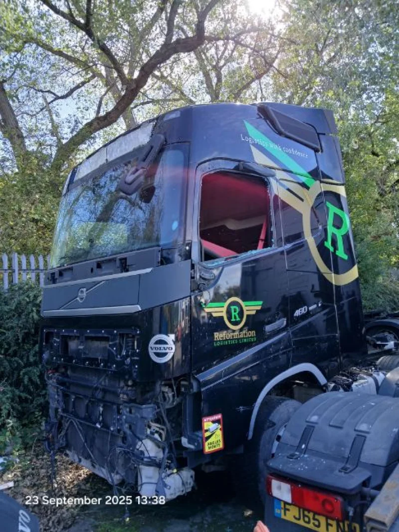 Eddisons - Manchester - Volvo FH Tractor Units, Fuel Tank, Site & Shipping Containers at Auction - Auction Image 3