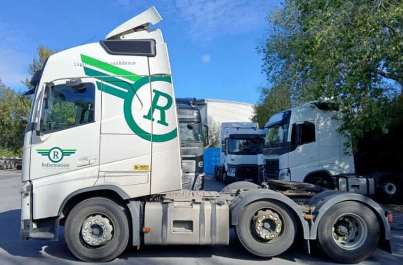 Eddisons - Manchester - Volvo FH Tractor Units, Fuel Tank, Site & Shipping Containers at Auction - Auction Image 2