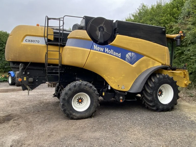 Gavel Auctioneers Ltd - Fire Damaged 2011 New Holland CX8070 6-Walker Combine Harvester at Auction - Auction Image 4