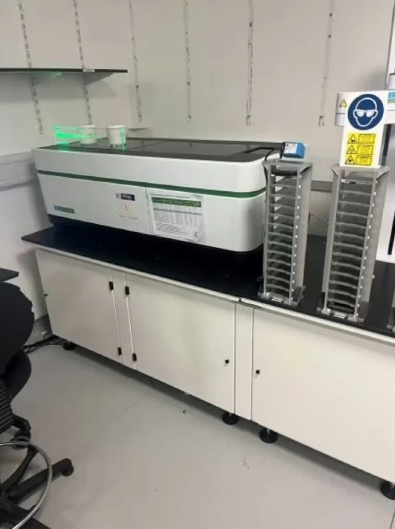 George Hazell & Co - Quantity of Modern Late Life Science Lab Equipment at Auction - Auction Image 1