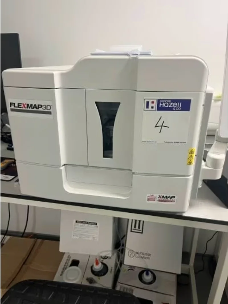 George Hazell & Co - Quantity of Modern Late Life Science Lab Equipment at Auction - Auction Image 4