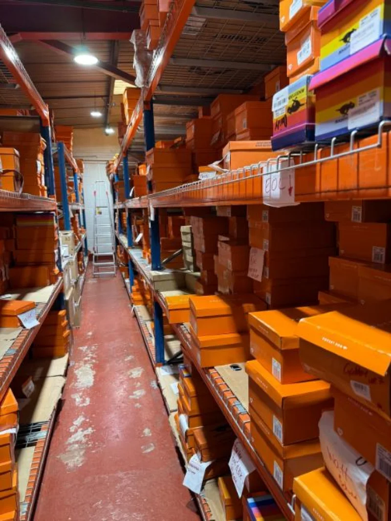 JPS Chartered Surveyors - Approx 7,100 x Pairs of Branded Footwear at Auction - Auction Image 4