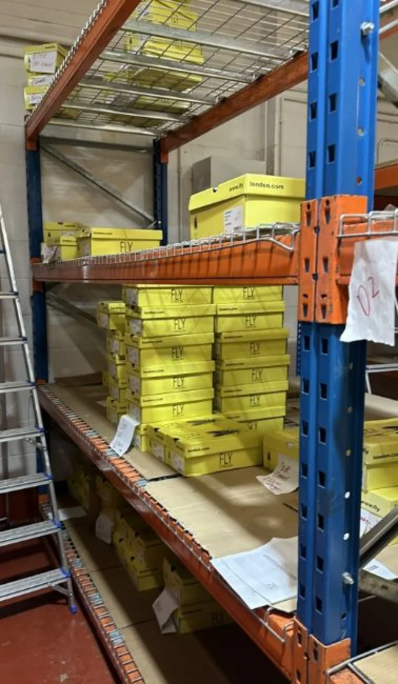JPS Chartered Surveyors - Approx 7,100 x Pairs of Branded Footwear at Auction - Auction Image 6