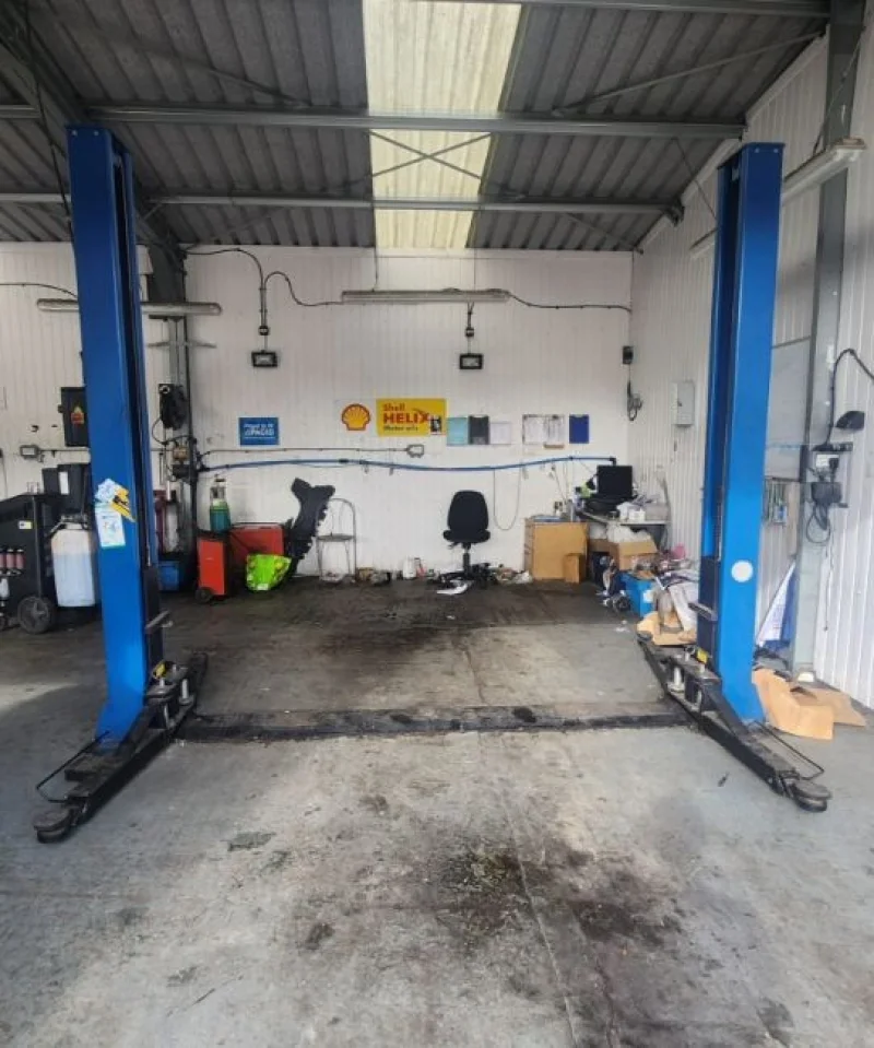 JPS Chartered Surveyors - Contents of Vehicle Showroom & MOT/Servicing Centre at Auction | Vehicle Photography Turntable | Vehicle Ramps | Wheel Balancer | Tyre Changer - Auction Image 3