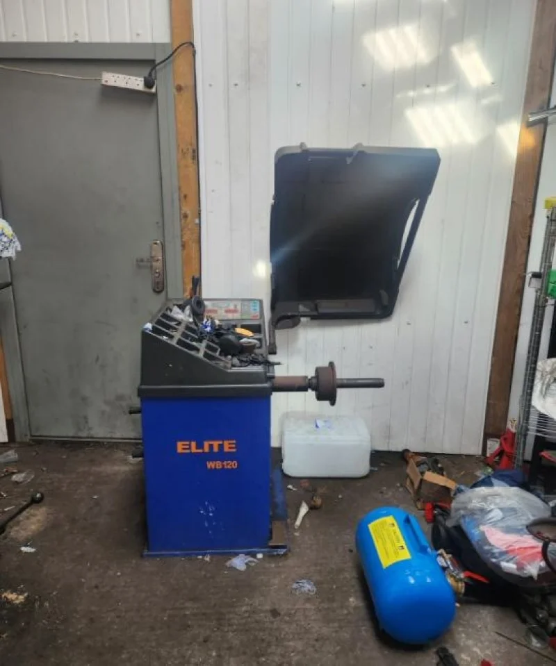 JPS Chartered Surveyors - Contents of Vehicle Showroom & MOT/Servicing Centre at Auction | Vehicle Photography Turntable | Vehicle Ramps | Wheel Balancer | Tyre Changer - Auction Image 4
