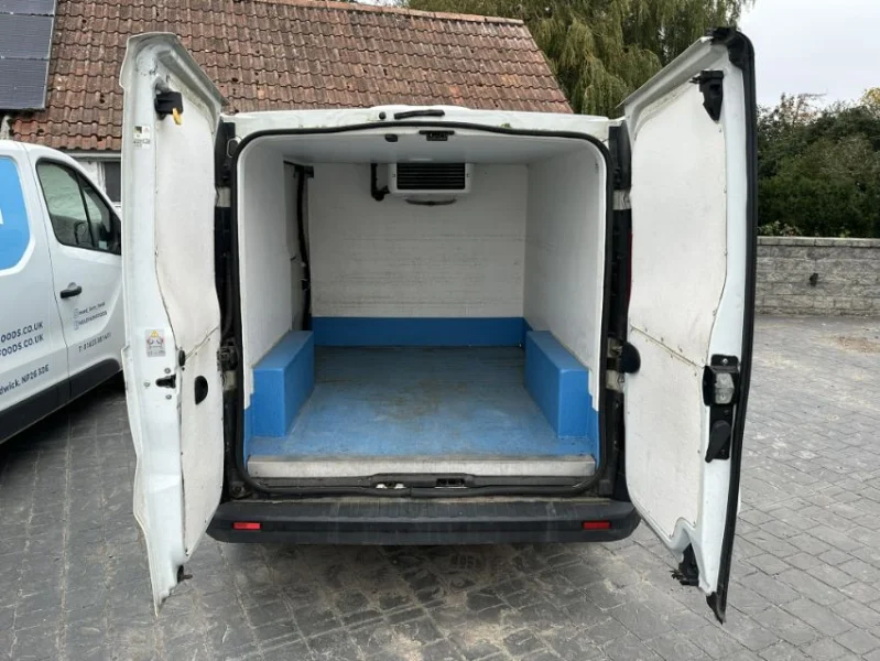 Gavel Auctioneers Ltd - Spares or Repair 2019 Renault Trafic SL27 Business DCI Refrigerated Panel Van Auction - Auction Image 4