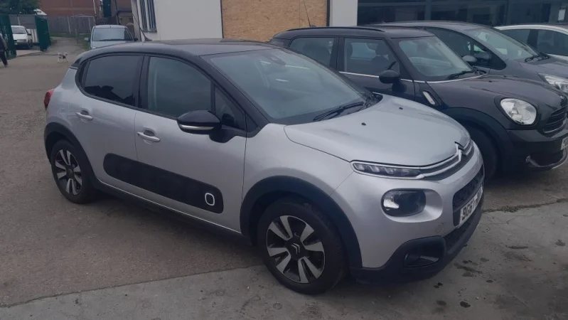 Eddisons - Stockport - Fiat Ducato Car Transporter & Private Motor Vehicles Auction - Auction Image 2