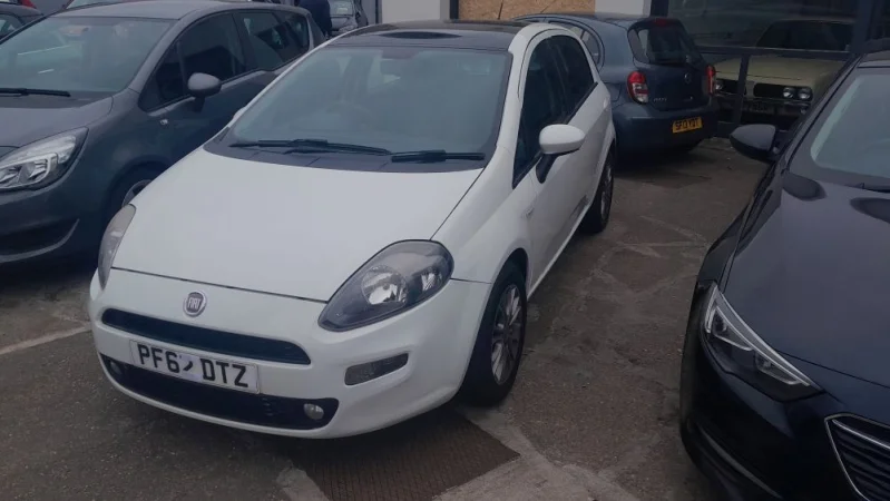 Eddisons - Stockport - Fiat Ducato Car Transporter & Private Motor Vehicles Auction - Auction Image 4