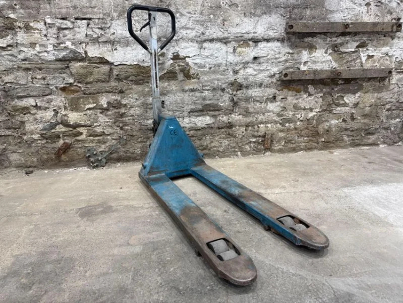 Gavel Auctioneers Ltd - Powder Coating & Warehouse Equipment Auction - Auction Image 6