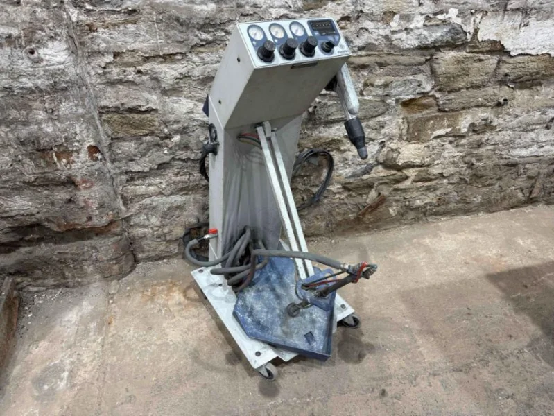 Gavel Auctioneers Ltd - Powder Coating & Warehouse Equipment Auction - Auction Image 2