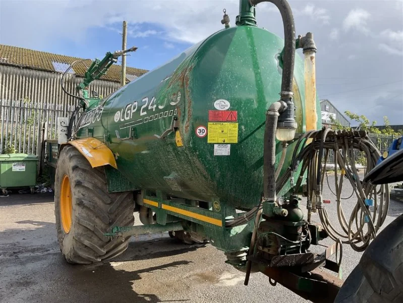 Gavel Auctioneers Ltd - Salvage 2023 Major 2400LGP Dust Suppression Tanker at Auction - Auction Image 4