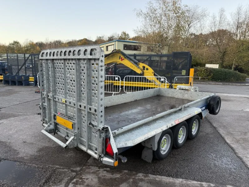 Gavel Auctioneers Ltd - 2024 Brain James T-02-V 551-4018 Triple Axle Plant Trailer Auction - Auction Image 3