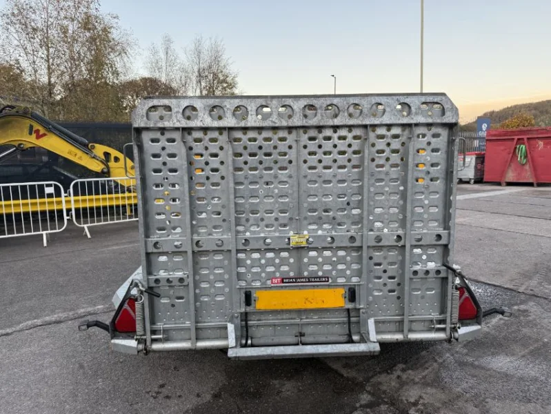 Gavel Auctioneers Ltd - 2024 Brain James T-02-V 551-4018 Triple Axle Plant Trailer Auction - Auction Image 4
