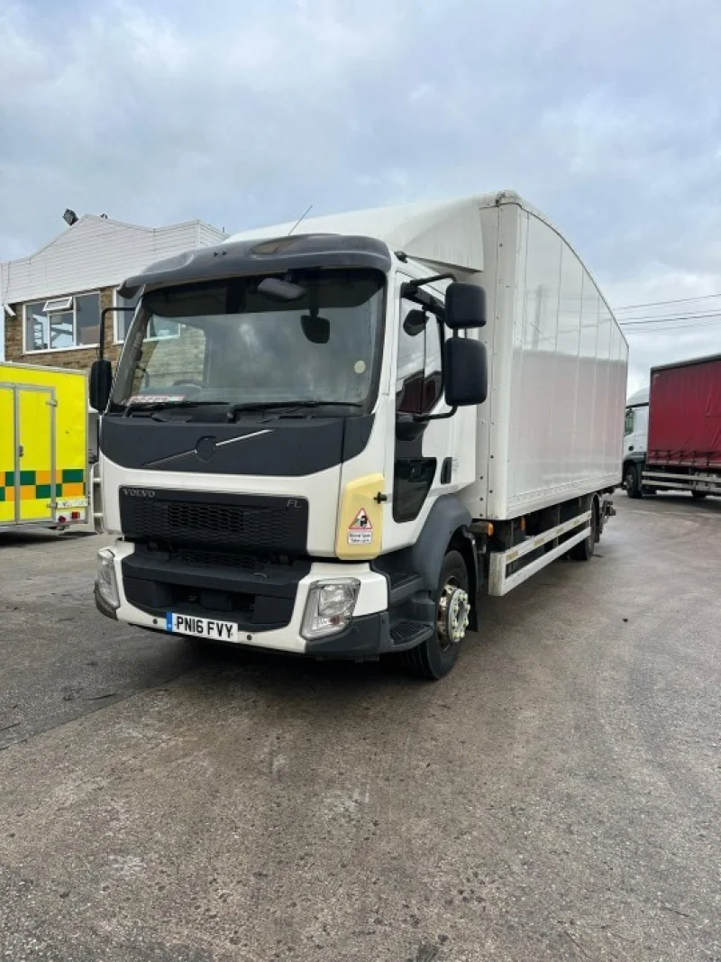 Eddisons - Stockport - Tractor Units, Trailers and Commercial Vehicle Auction From a Warehousing and Logistics Business - Auction Image 8