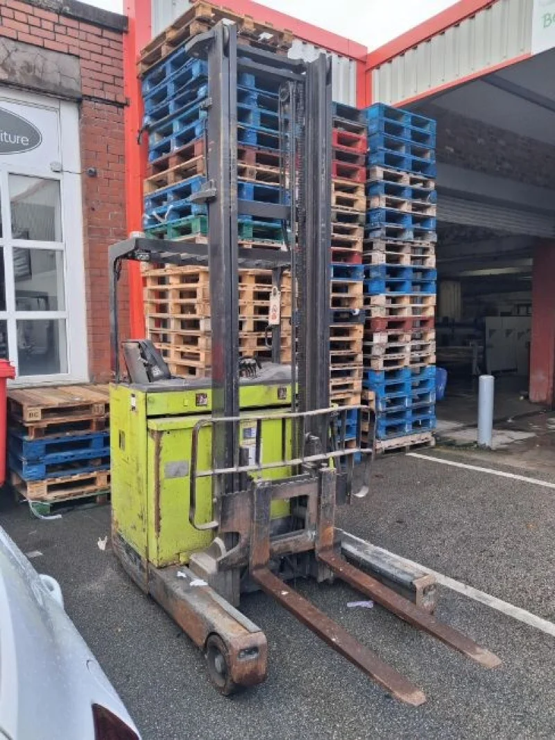 Eddisons - Scunthorpe - Woodworking and Furniture Manufacturing Equipment & Forklift Auction - Auction Image 2