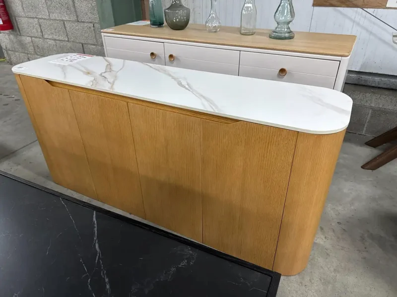 Wilsons Auctions - Dublin 22 - Showroom Furniture Auction - Auction Image 1