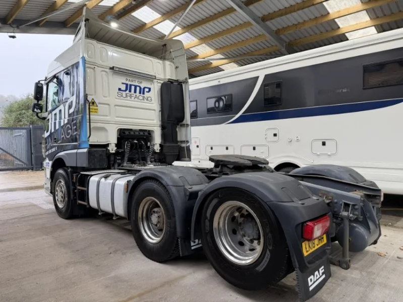 Gavel Auctioneers Ltd - 2018 DAF XF510, 80-ton Tractor Unit, Hub Reduction 6x2 Twin Tag available at Auction - Auction Image 3
