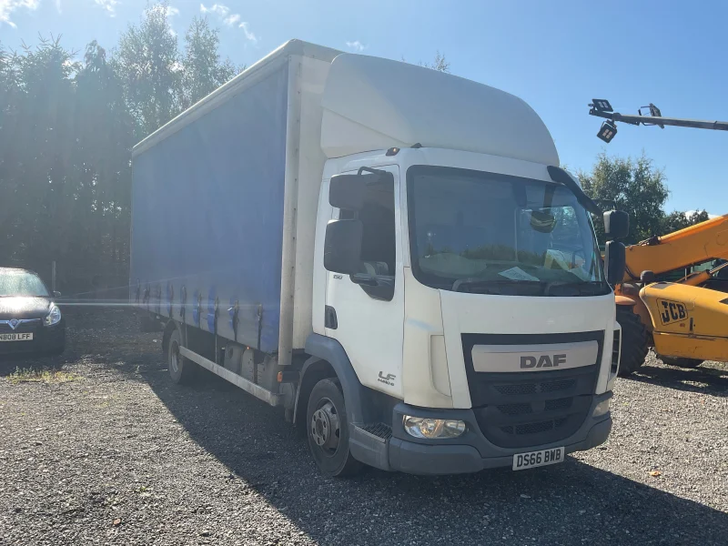 BPI Auctions - Commercial Vehicles to include Tractor Units, Tridem Bulk Blower Tippers & Curtain Side Lorry - Auction Image 4