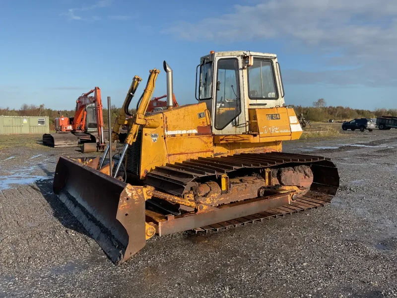 Wilsons Auctions - Dublin 22 - Bord na Móna Tractor, Machinery & Tyres Auction - Auction Image 2