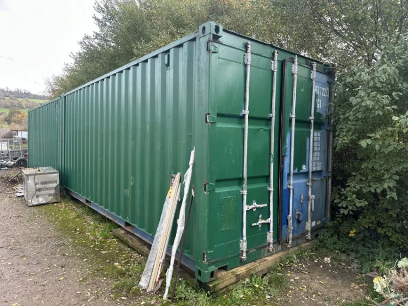 Gavel Auctioneers Ltd - Static Accommodation, Horse Trailers & 20ft Shipping Container at Auction - Auction Image 7