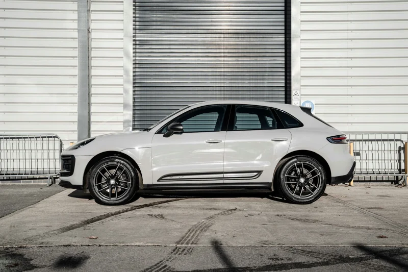 BPI Auctions - 2023 Porsche Macan T S-A at Auction with Full Service History, V5 & 2x Keys - Auction Image 4