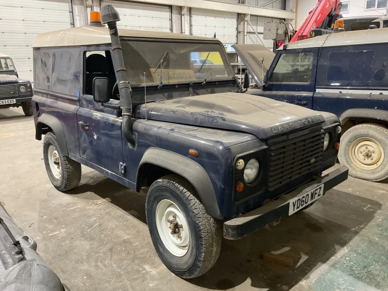 BPI Auctions - Remaining Contents of Workshop to include 2013 Land Rovers, Curb & Gutter Machine, Inflatable Keel, Attachments, Tools & more at Auction - Auction Image 4