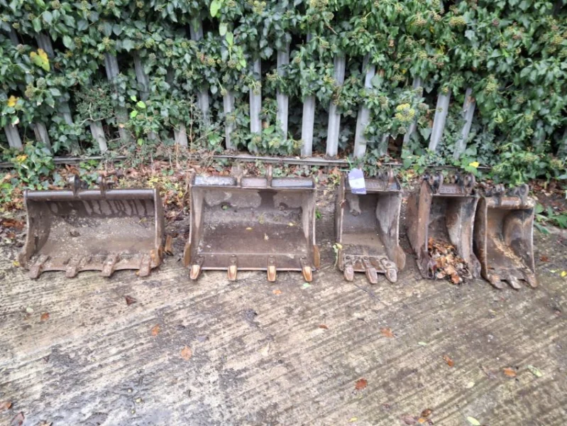 Eddisons - Stockport - Contents of a Tool Hire & Retail Shop to include Light Commercial Vehicles, Yellow Plant, Tools & Retail Consumables at Auction - Auction Image 3