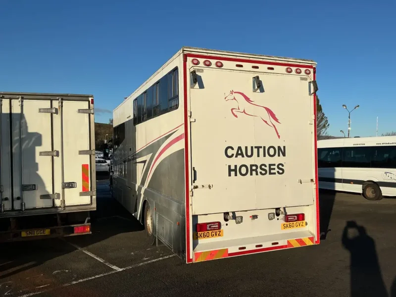 Wilsons Auctions - Glasgow - Auction of Horse Lorry - Auction Image 2