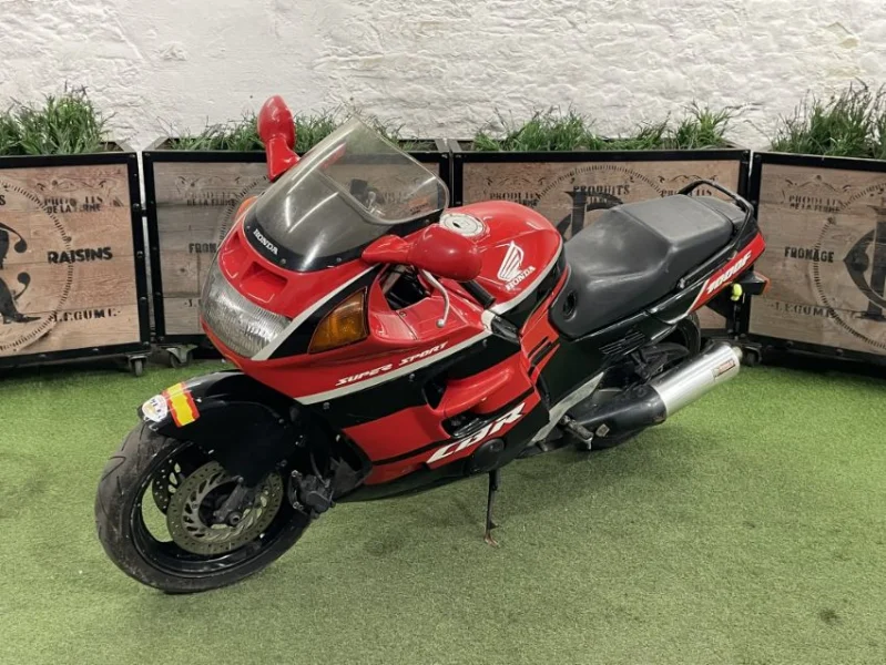 Gavel Auctioneers Ltd - 1991 Honda CBR 1000F Super Sport Motorcycle Auction - Auction Image 2