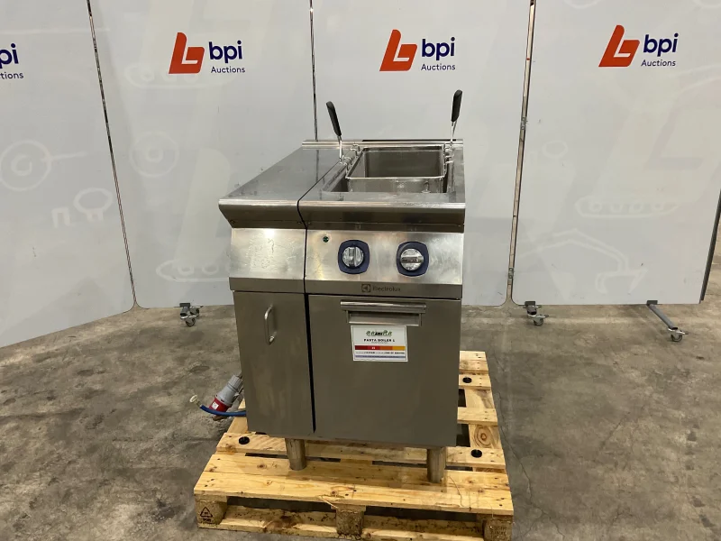 BPI Auctions - Commercial Catering Equipment Auction to include Fryers, Ovens, Pasta Boilers, Hot Cupboards, Microwaves, Freezers, Wine Coolers & More - Auction Image 4