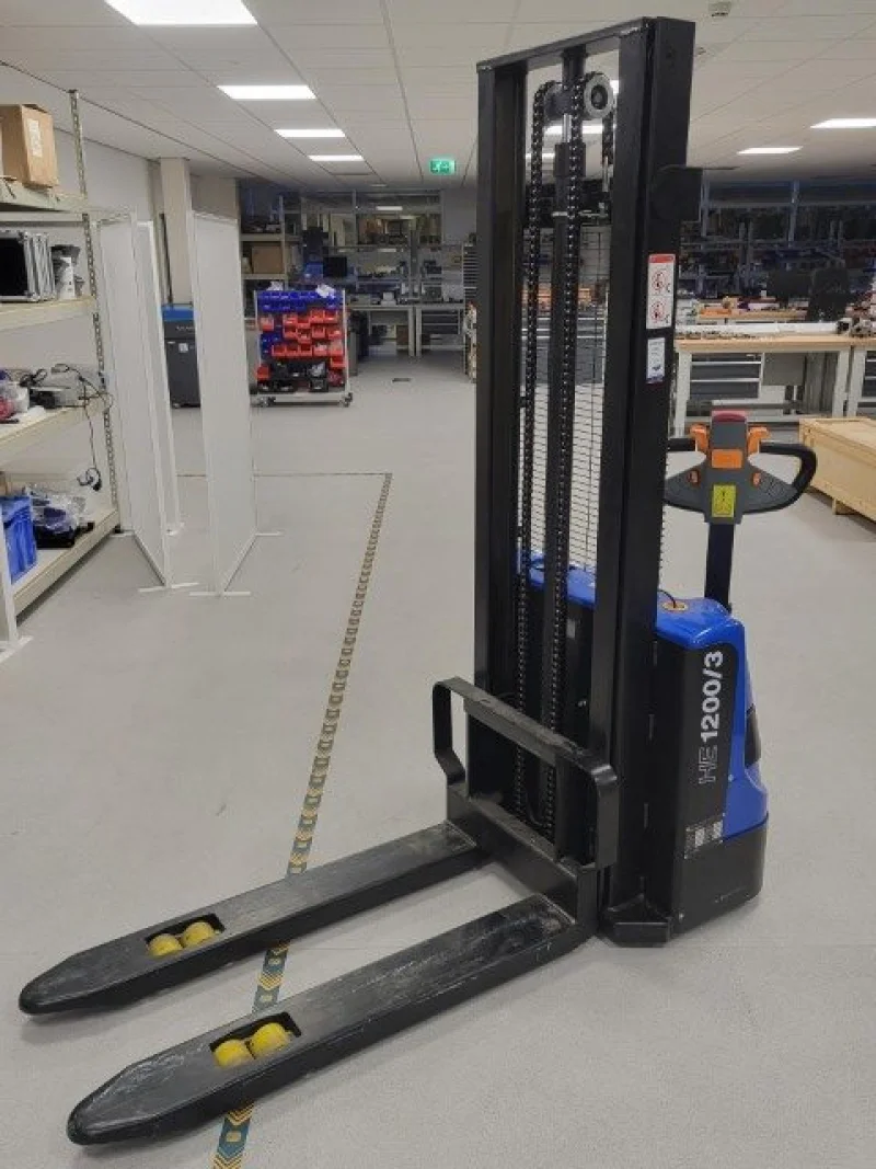 Hilco Valuation Services - Modern Equipment Used in the Manufacturing / Development of Hydrogen Fuel Cells Auction - Auction Image 10