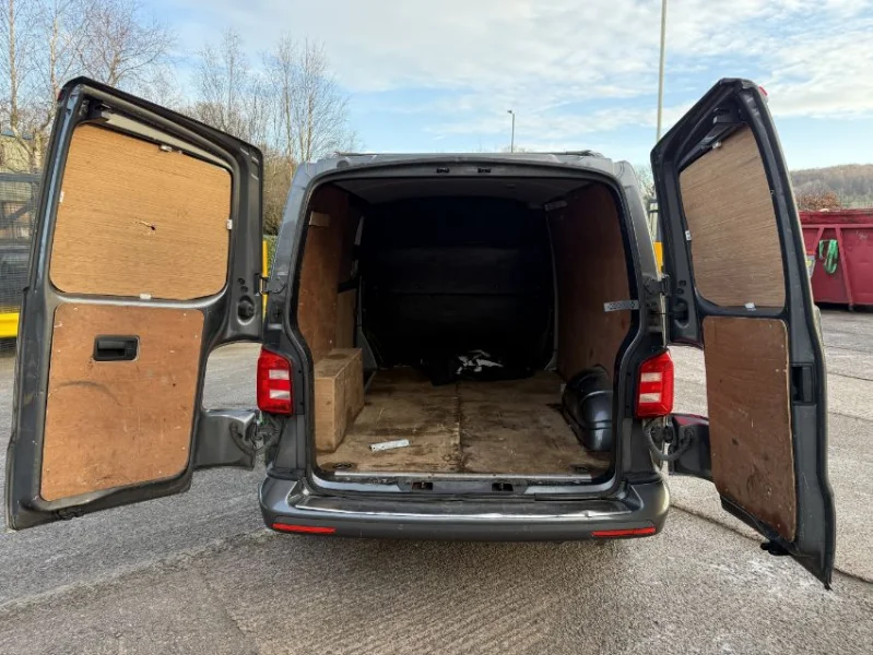 Gavel Auctioneers Ltd - 2019 Volkswagen Transporter T30 H-LN RDI Van at Auction - Auction Image 4