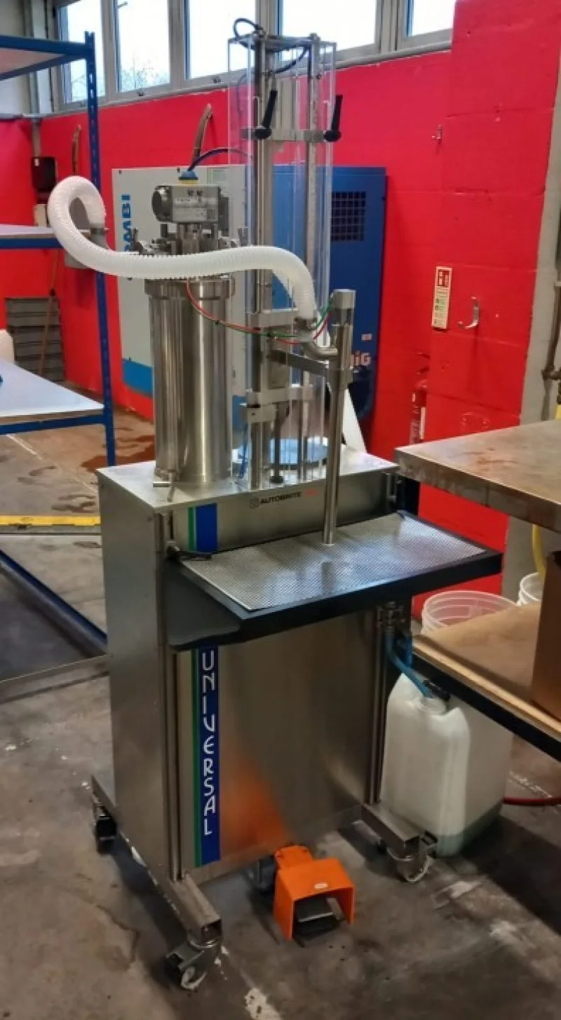 Eddisons - Stockport - Universal Pozi Matic Filling Line (2021) & Assets of a Car Care Product Supplier at Auction - Auction Image 2