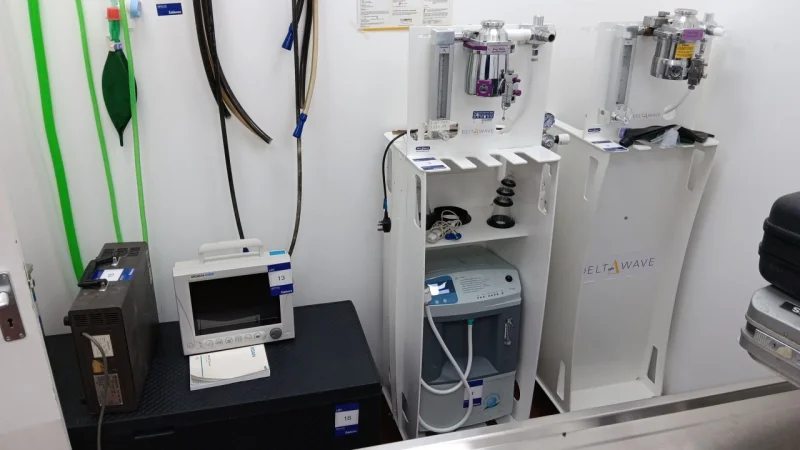 Eddisons - Stockport - Range of Veterinary Surgical Machinery, Equipment, Kennels & Pet Care Supplies - Auction Image 3