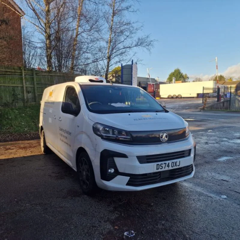 JPS Chartered Surveyors - Motor Vehicle Auction | Renault Master Luton Van - 15 Plate, Vauxhall Vivaro - 74 Plate & Mercedes-Benz X250 Pickup Truck - 20 Plate - Auction Image 2